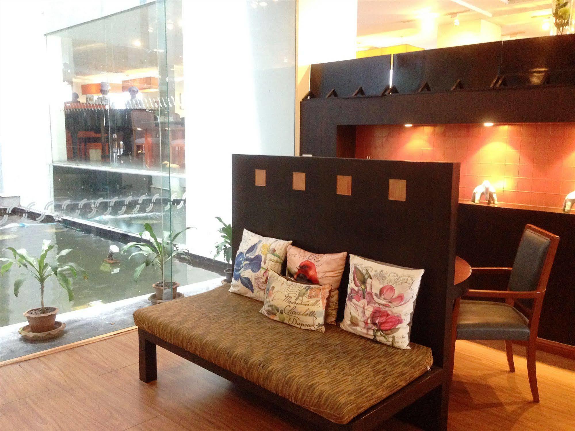 The City Hotel Sriracha By Bbh Japan Sziracsa Kültér fotó