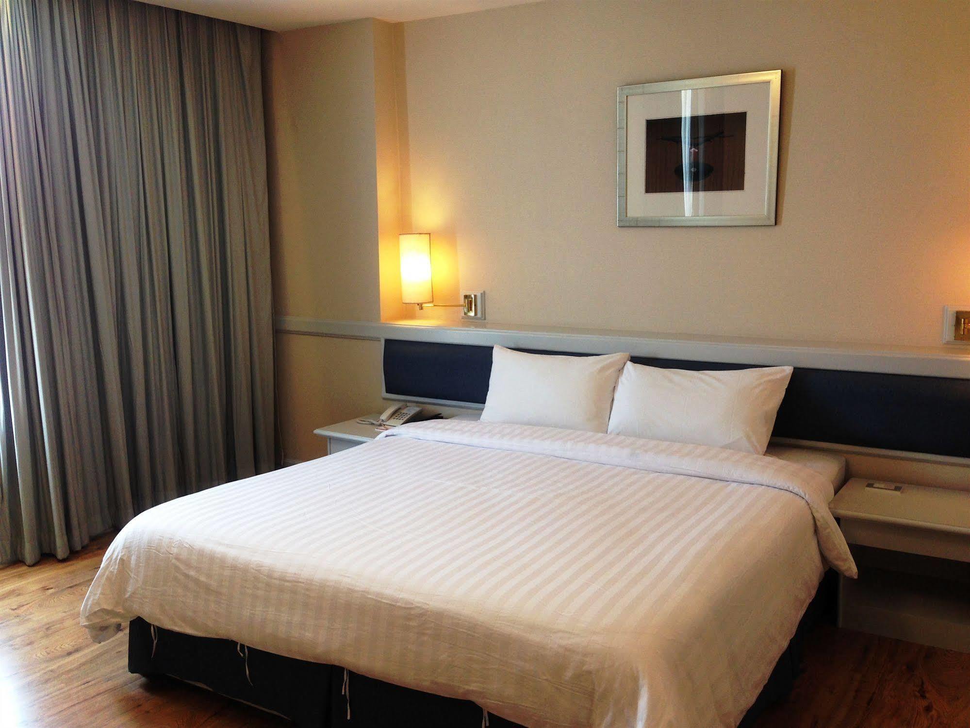 The City Hotel Sriracha By Bbh Japan Sziracsa Kültér fotó